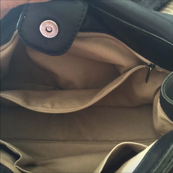 100% Authentic Chanel Handbag - Picture 2 of 7